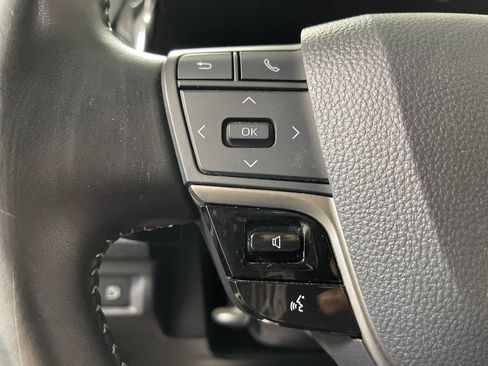 Used 2025 Toyota Camry SE FWD image 27