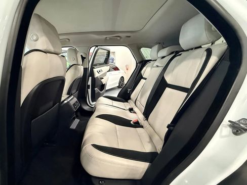 Used 2019 Land Rover Range Rover Velar S AWD/4WD image 10