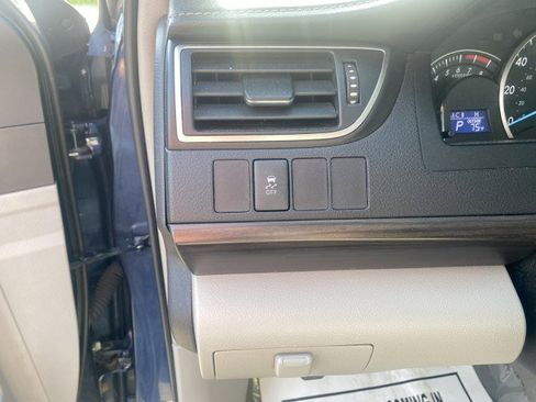 Used 2015 Toyota Camry LE FWD image 11