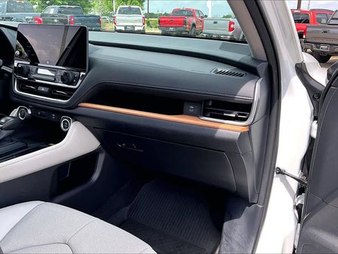 Used 2025 Toyota Grand Highlander FWD image 19