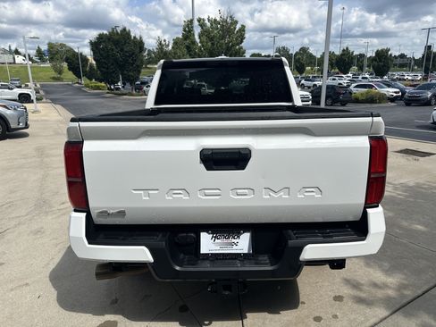 Certified 2025 Toyota Tacoma SR5 AWD/4WD image 8