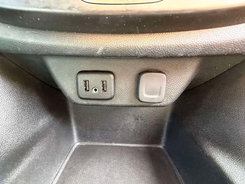 Used 2020 Chevrolet Traverse LT image 23