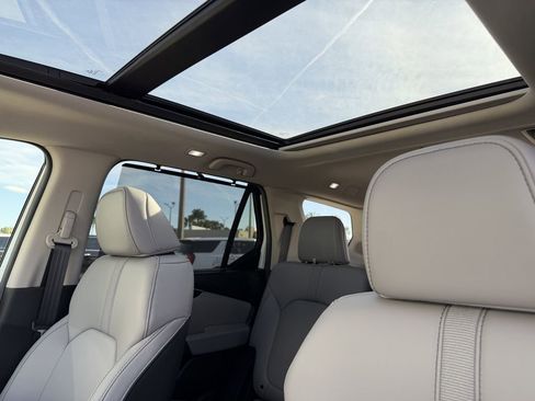 New 2025 Honda Pilot Touring image 18