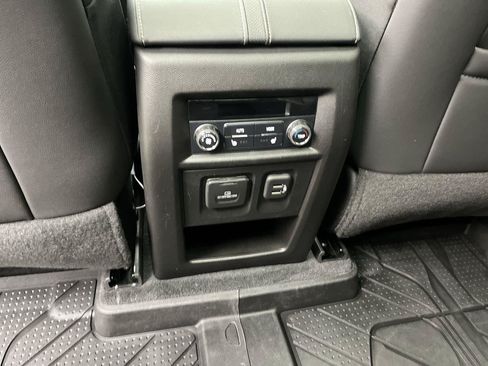 Used 2022 Chevrolet Traverse Premier w/ Redline Edition AWD/4WD image 15