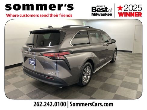 Used 2021 Toyota Sienna LE image 5