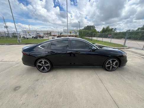 Used 2024 Honda Accord Sport image 9