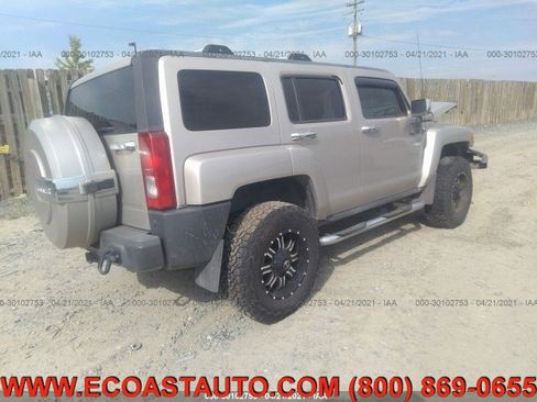 Used 2007 HUMMER H3 image 2