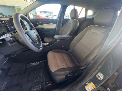 Used 2025 Chevrolet Trax LT image 34