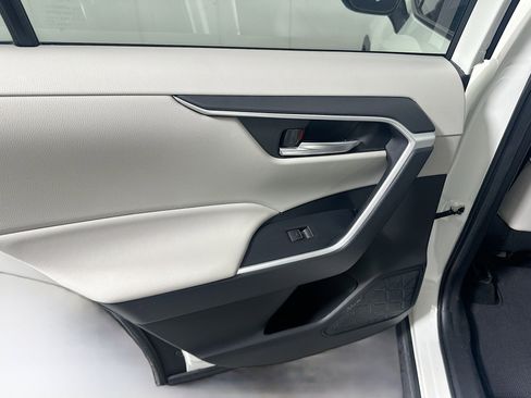 Used 2022 Toyota RAV4 XLE Premium image 27