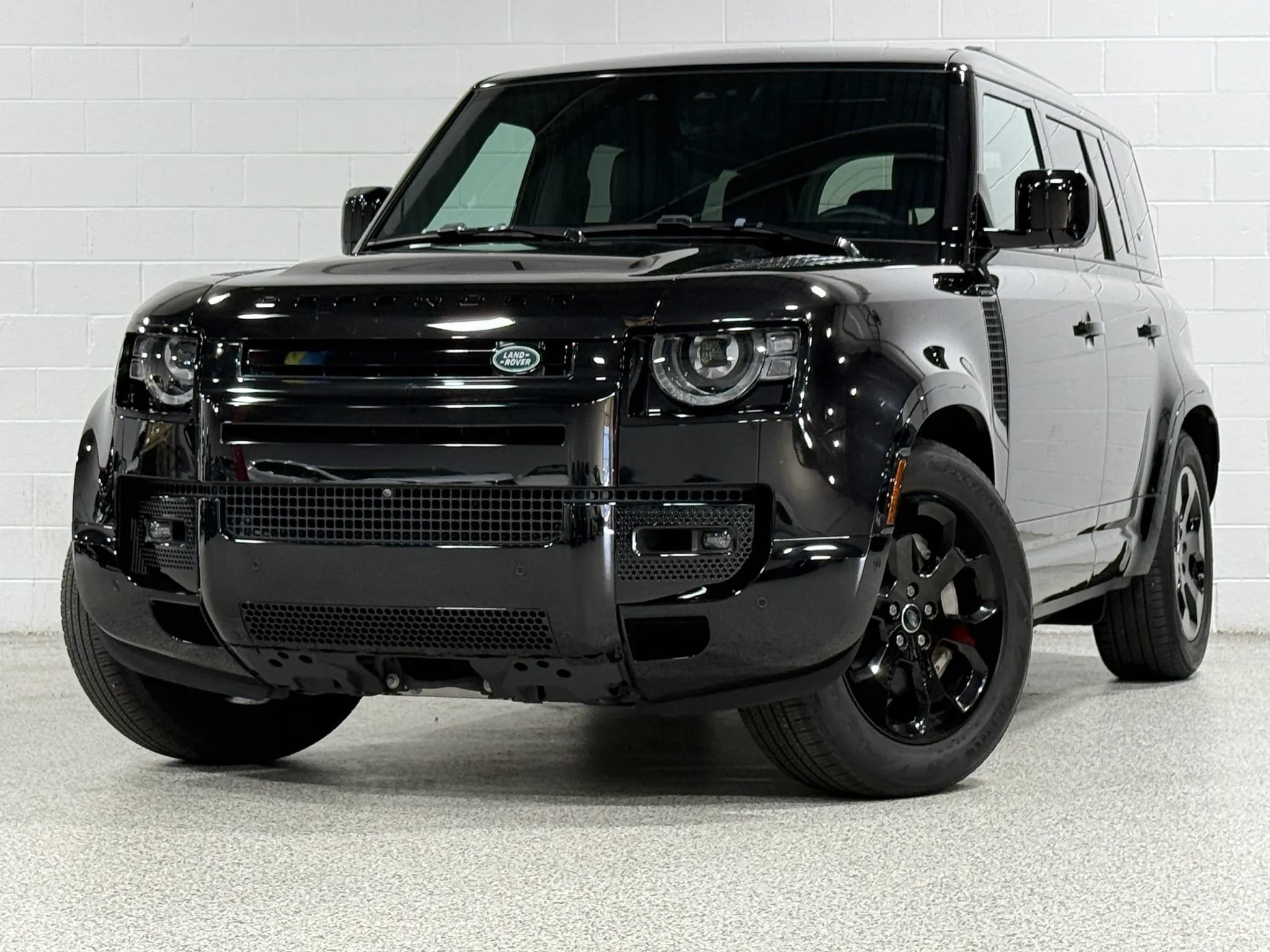 Used 2024 Land Rover Defender 110 X-Dynamic SE AWD/4WD image 2