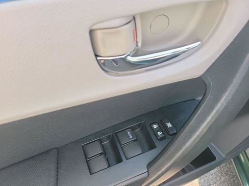 Used 2014 Toyota Corolla LE FWD image 19