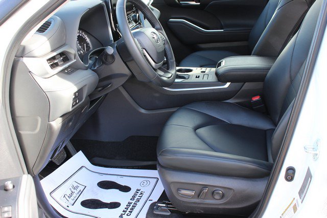 Used 2026 Toyota Highlander XLE AWD/4WD image 8