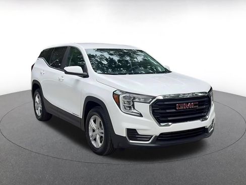 Used 2024 GMC Terrain SLE FWD image 3