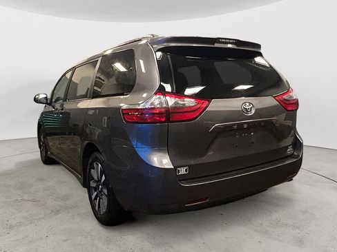 Used 2020 Toyota Sienna LE image 3
