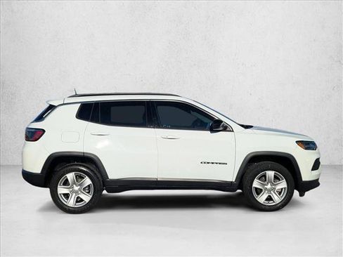 Used 2022 Jeep Compass Latitude image 4