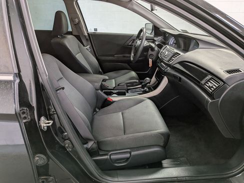 Used 2017 Honda Accord LX image 31