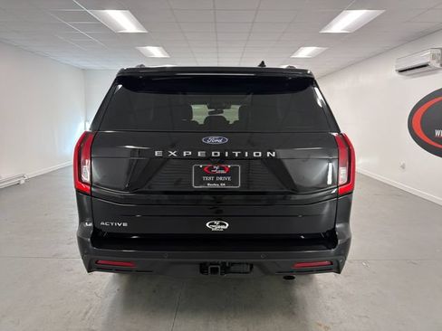 Used 2025 Ford Expedition Active AWD/4WD image 6