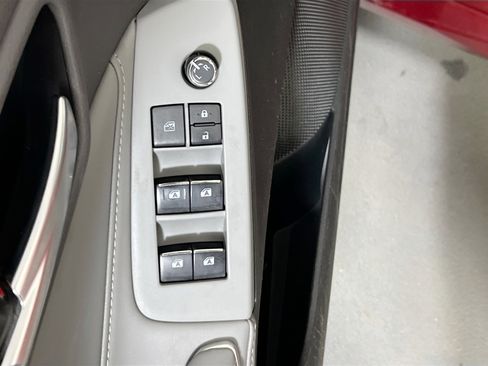 Used 2021 Toyota Avalon XLE w/ Moonroof Package image 17