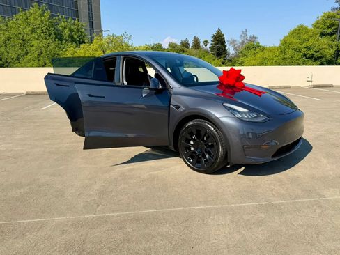 Used 2023 Tesla Model Y AWD image 36