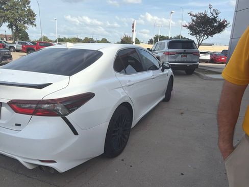 Used 2024 Toyota Camry SE w/ Convenience Package FWD image 4