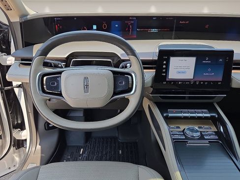 Certified 2025 Lincoln Nautilus Reserve AWD/4WD image 15