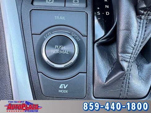 Used 2025 Toyota RAV4 XLE AWD/4WD image 30