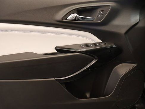 New 2026 Chevrolet Trax LT w/ LT Convenience Package FWD image 9