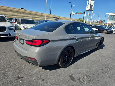 Used 2022 BMW 530i w/ M Sport Package image 3