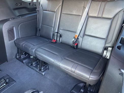 Used 2022 Chevrolet Suburban RST image 23