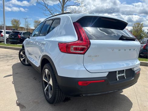Used 2026 Volvo XC40 B5 Plus AWD/4WD image 4