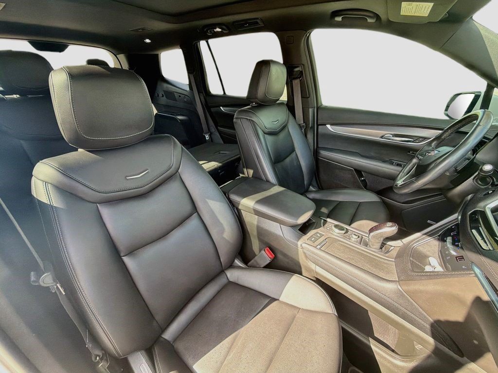 Certified 2024 Cadillac XT6 Luxury FWD image 16
