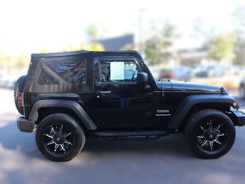 Used 2015 Jeep Wrangler Sport image 12