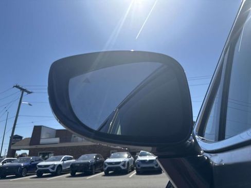 Used 2022 Chrysler Pacifica Touring-L FWD image 12