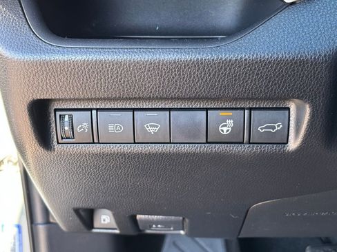 Used 2021 Toyota RAV4 XLE Premium image 27