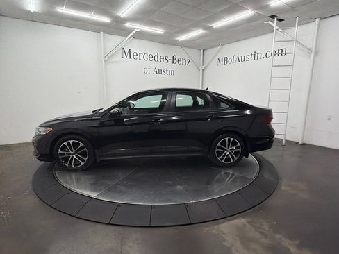 Used 2022 Volkswagen Jetta Sport FWD image 4