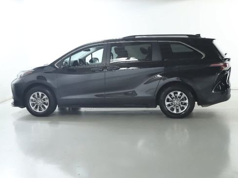 Certified 2025 Toyota Sienna LE AWD/4WD image 36