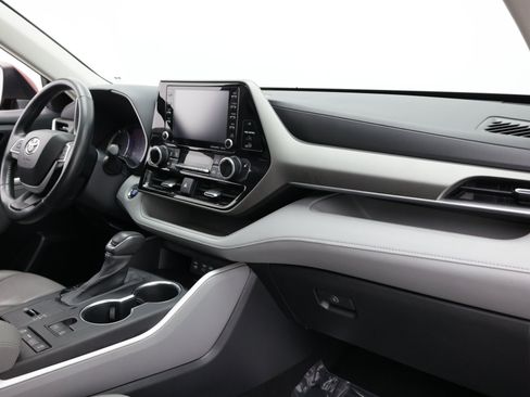 Used 2022 Toyota Highlander XLE FWD image 49