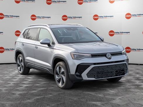 New 2026 Volkswagen Taos SE image 3
