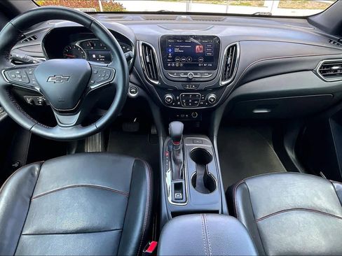 Used 2022 Chevrolet Equinox RS w/ RS Leather Package FWD image 16