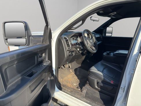 Used 2023 RAM 2500 Tradesman w/ Chrome Appearance Group image 5