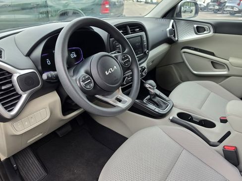 Certified 2025 Kia Soul LX w/ LX Technology Package FWD image 13