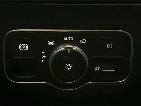 Certified 2025 Mercedes-Benz GLA 250 4MATIC image 16