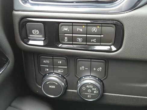 New 2026 GMC Yukon Elevation image 13