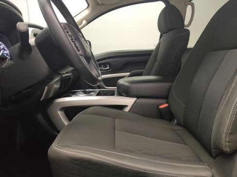 Used 2017 Nissan Titan SV RWD image 17