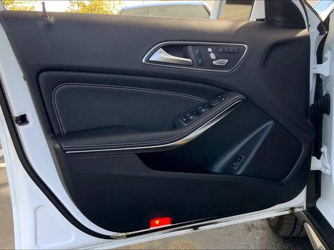 Certified 2020 Mercedes-Benz GLA 250 4MATIC image 21