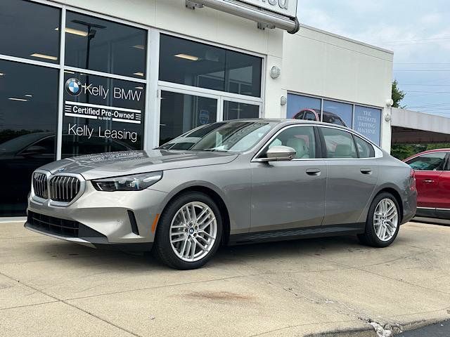 Used 2024 BMW 530i xDrive w/ Premium Package AWD/4WD image 4