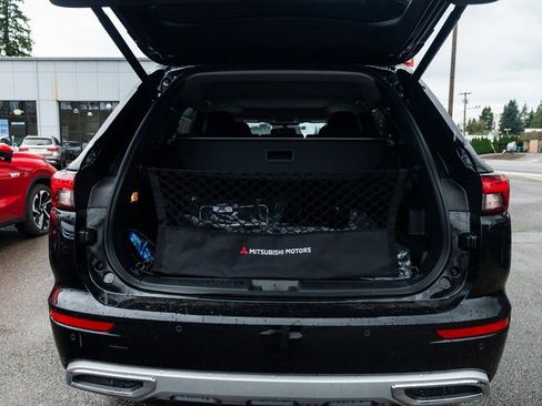 New 2025 Mitsubishi Outlander SE image 7