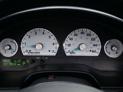 Used 2004 Ford Thunderbird image 21