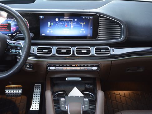Used 2024 Mercedes-Benz GLS 450 4MATIC image 21