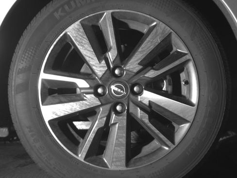 Used 2025 Nissan Versa SV image 13